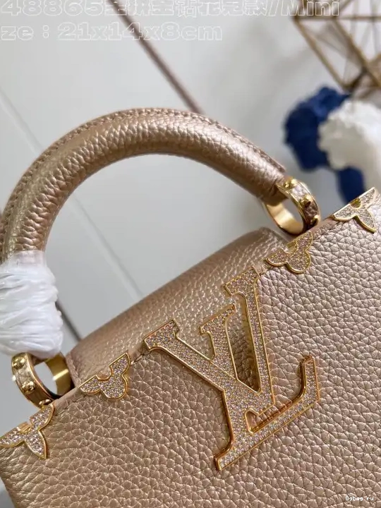 LOUIS MINI-21*14*8CM VUITTON CAPUCINES 0409